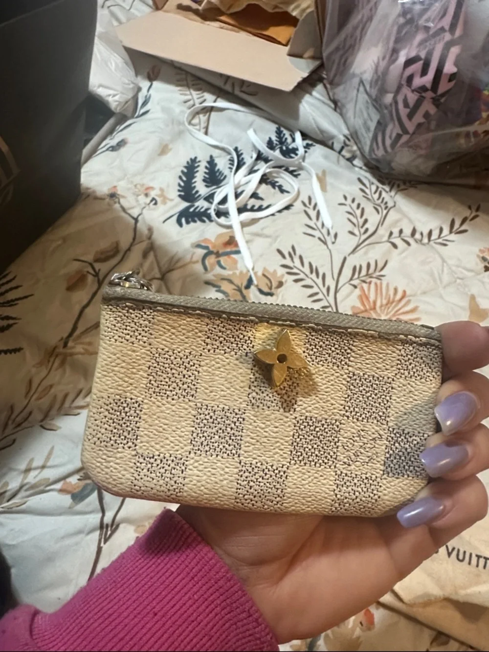 Louis Vuitton Beige Checkered Card Pouch with Gold Floral Accent - Picture 3 of 5